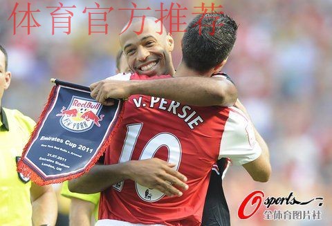 首尾大战 “枪手”赢球靠“乌龙” 首尾大战 “枪手”赢球靠“乌龙”